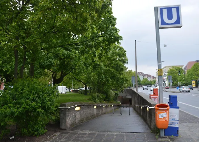 Messe Und U-Bahn Naehe Maffeiplatz
